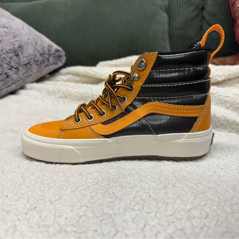 VANS Sk8- MTE 2.0 DX High, all weather high top, size 4.5 men’s, size 6 womens